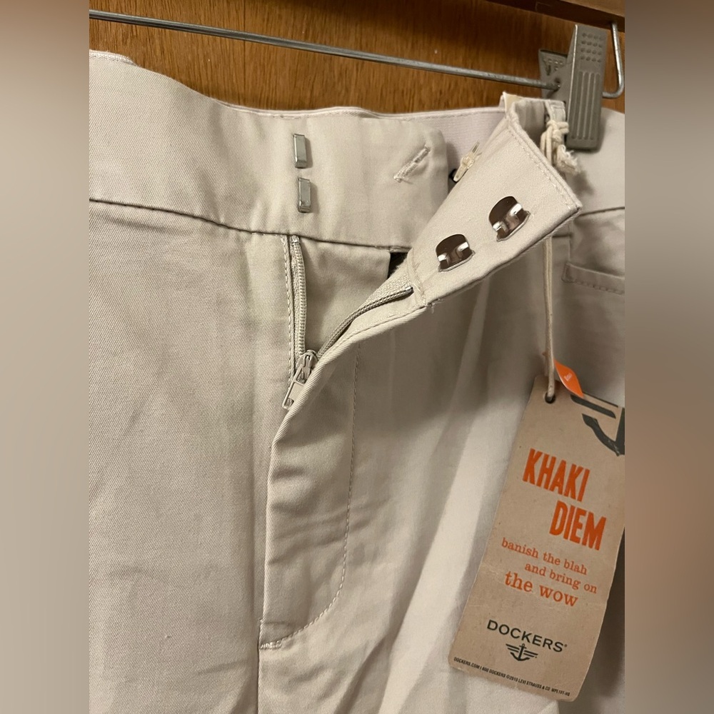 Light stone Dockers Khaki Diem women’s Metro Trouser pants 22W reg. length NWT - Picture 2 of 10